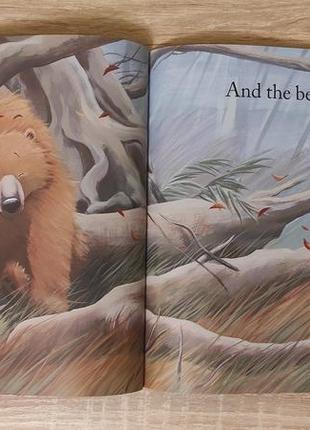 Детская книга "bear feels scared" на английском языке4 фото