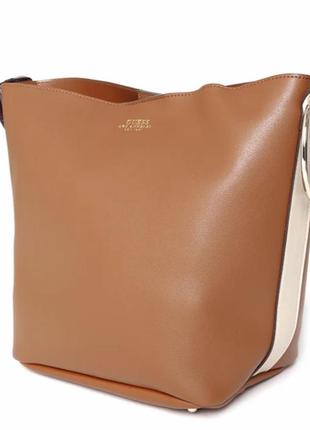 Шикарная guess коричнева однотонная сумка черезплече.