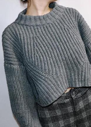 Вʼязаний вкорочений оверсайз светр