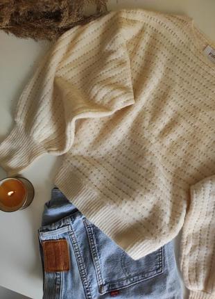 Молочный теплый свитер с объемными рукавами бежевый свитер с объемными рукавами2 фото