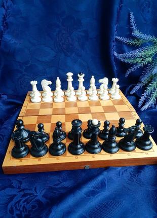 1970-е! комплект шахмат винтаж ссср с доской деревянной советские колкий пластик целлулоид шахматы6 фото