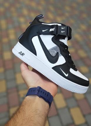 Теплі зимові шкіряні кросівки на хутрі nike air force білі з чорним високі жіночі зимові кросівки