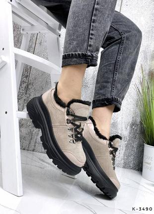 Натуральные замшевые зимние утепленные кроссовки - спортивные ботинки цвета мокко на черной подошве7 фото