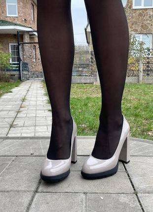 Туфли женские на каблуке светло-серые5 фото