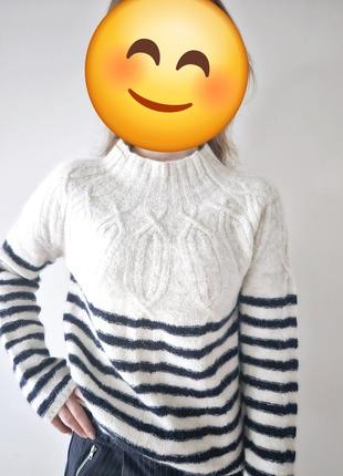Теплый свитер с шерстью