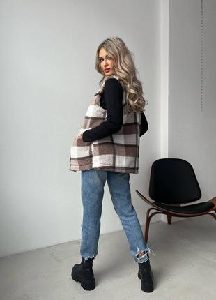Стильна тепла жилетка безрукавка махрова в клітинку 2 кольори