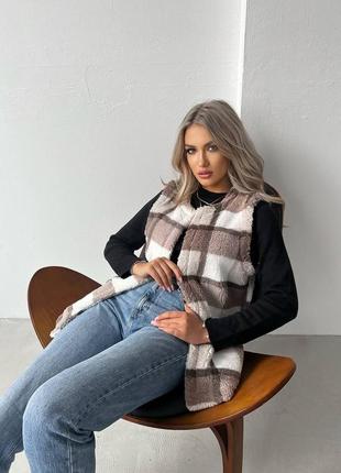 Стильна тепла жилетка безрукавка махрова в клітинку 2 кольори