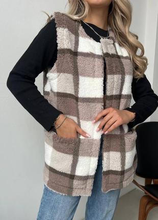 Стильна тепла жилетка безрукавка махрова в клітинку 2 кольори