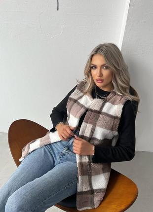 Стильна тепла жилетка безрукавка махрова в клітинку 2 кольори
