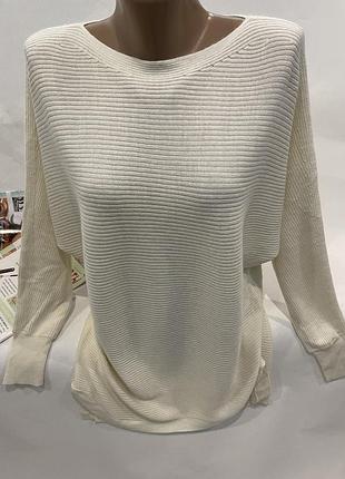 Нежный стильный свитер