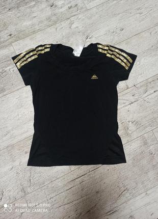 Футболка adidas черная с золотом1 фото