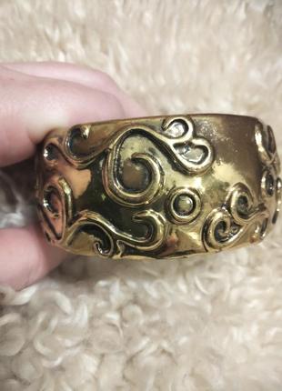 Масивний браслет під золото