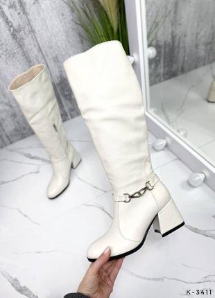 Натуральные кожаные демисезонные и зимние сапоги молочного цвета с острым носом на каблуке1 фото