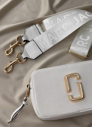 Жіноча сумка marc jacobs white gold logo10 фото