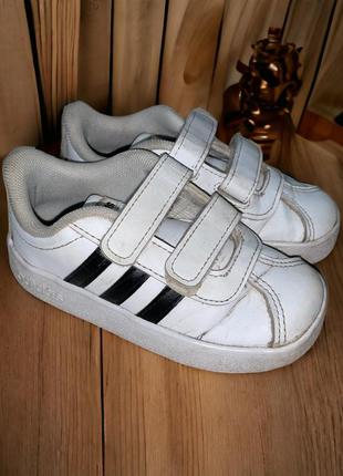 Дитячі кросівки adidas 23 рр.