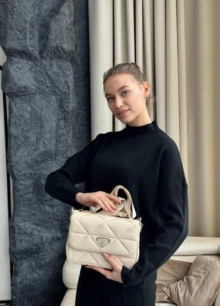 Жіноча сумка prada re-nylon padded shoulder beige