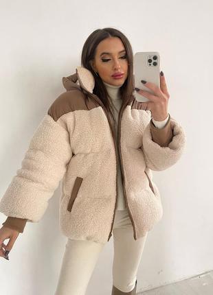 Женский пуховик fluffy puffer из эко меха молоко с бежевыми вставками со съемным капюшоном
