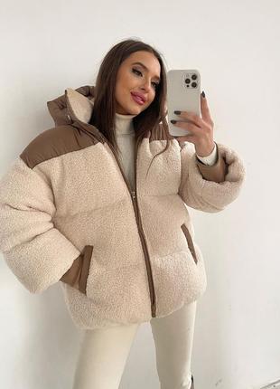 Женский пуховик fluffy puffer из эко меха молоко с бежевыми вставками со съемным капюшоном2 фото
