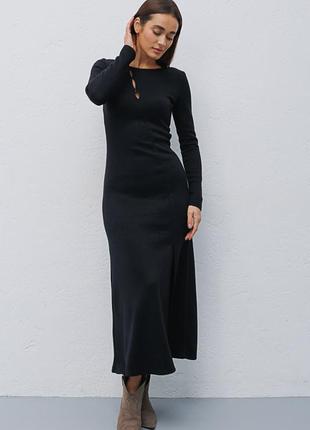 Довга трикотажна сукня чорна з вирізами спереду8 фото