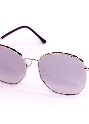 Женские солнцезащитные очки.