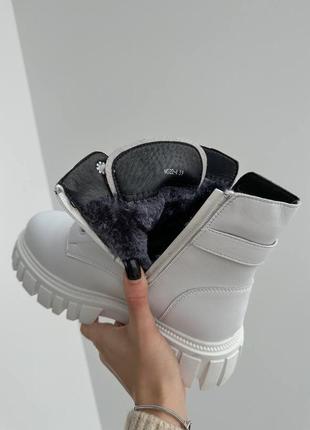 Кожаные зимние белые ботинки короткие на шнуровке9 фото