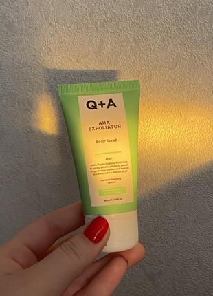 Q+a - aha exfoliator body scrub(скраб)