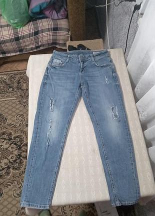 Фірмові стрейчеві джинси жіночі 26 р.