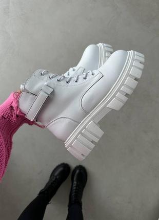 В двух цветах натуральные кожаные зимние боты на меху ботинки женские на шнуровках базовые8 фото