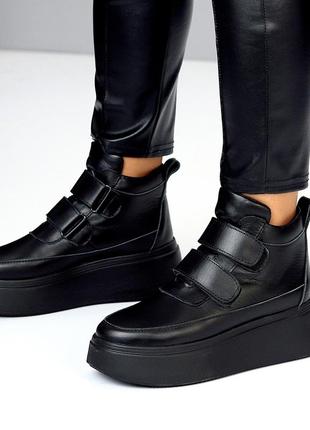 Стильні зимові шкіряні кросівки чорного кольору, утеплені кросівки на липучках