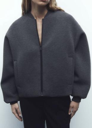 Zara куртка-бомбер с неопреновым эффектом3 фото