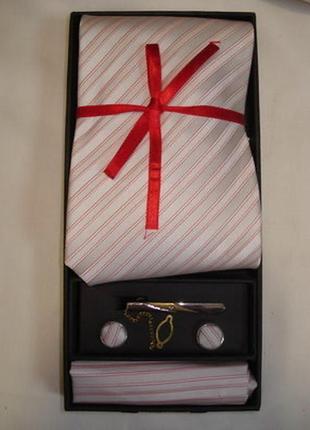 Набір чоловічий - краватка, запонки, затискач і хустинка в подарунковій коробці