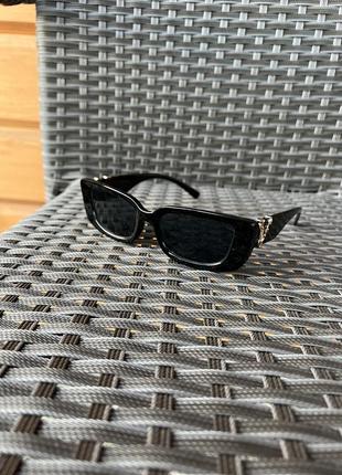 Сонцезахисні окуляри в стилі versace