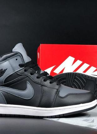 Зимние мужские кроссовки nike air jordan 1 retro winter black grey fur черного с белым цветов с мехом3 фото