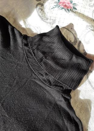 Чорне плаття з високим коміром в камінчики6 фото