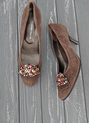 Шикарні шкіряні туфлі-човники на підборах