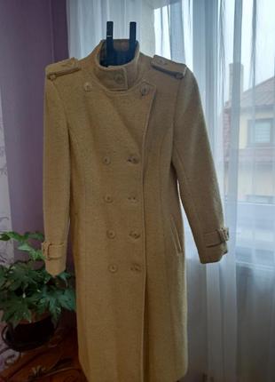 Пальто жіноче,розмір 48,з поясом у дуже хорошому стані.