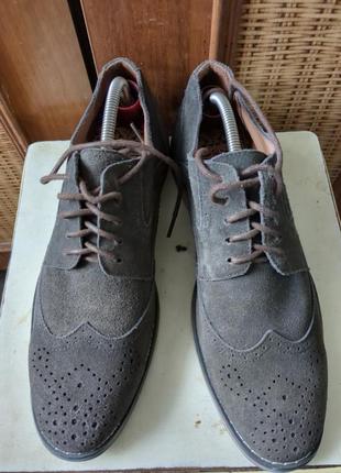 Нарядные замшевые туфли от известного бренда.7 фото