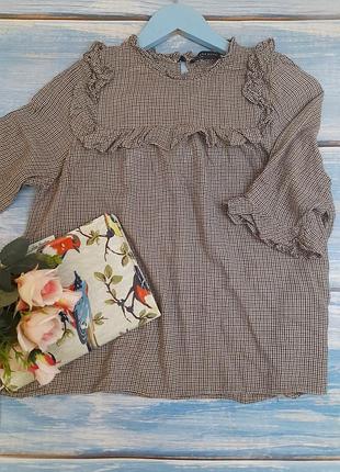 Кофточка с руками с воланами