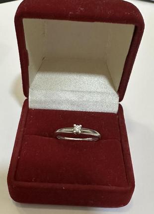 Перстень (біле золото,діамант)