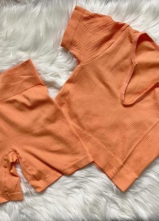 Костюм с велосипедками и топом