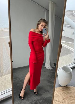 Платье длинное мустанг рубчик женская красная с разрезом на ноге и открытые плечи длинные рукава платья миди4 фото