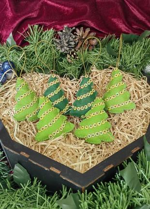 Іграшки на ялинку (новорічні іграшки) з фетру (ялинки)