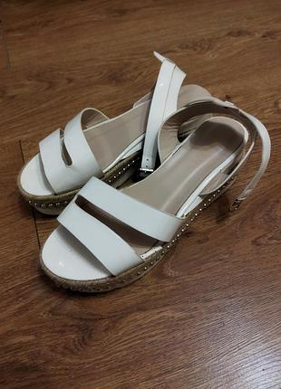 Босоножки на танкетке 38р