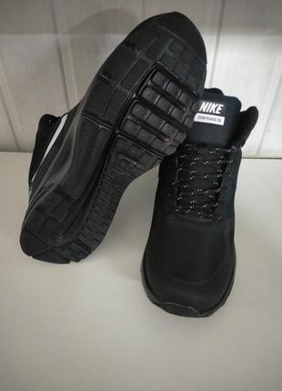 Кросівки чоловічі,теплі,на шнурках,чорні nike.і-5266.
розміри:41-46.ціна-2000грн
матеріал: тканина.5 фото