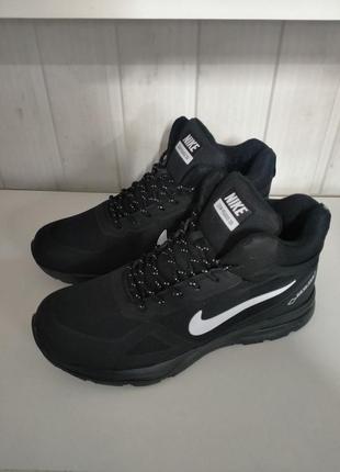 Кросівки чоловічі,теплі,на шнурках,чорні nike.і-5266.
розміри:41-46.ціна-2000грн
матеріал: тканина.