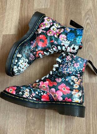 Dr. martens 1460 pacsal floral кожаные женские ботинки мартинсы.2 фото