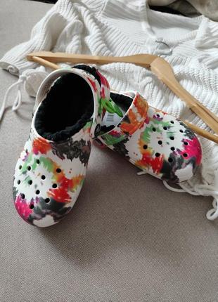 Утепленные кроксы сабо banana crocs оригинальная меха зимние кроксы зимние непромокаемые непромокаемые