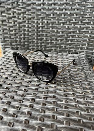 Сонцезахисні окуляри в стилі fendi