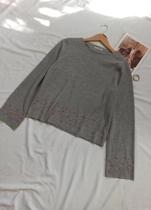 Серый свитер со свободными рукавами и розовыми бусинами1 фото