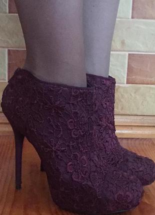 Суперские кружевні ботільйони ботинки new look цвета марсал